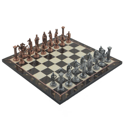 İngiliz Kraliyeti Metal Satranç Takımı – Ceviz Desenli Katlanır MDF Satranç Tahtası, 43 x 43 cm