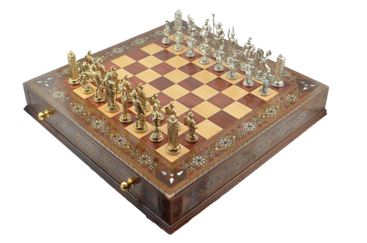 Antik Yunan Metal Satranç Takımı Büyük Boy – El Yapımı Masif Ahşap Çekmeceli Satranç Tahtası, 51 x 51 cm
