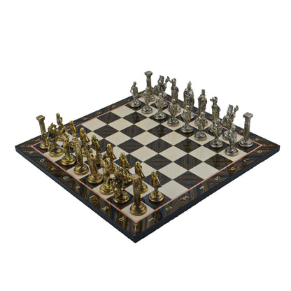 İngiliz Kraliyeti Metal Satranç Takımı – Ceviz Desenli Katlanır MDF Satranç Tahtası, 43 x 43 cm